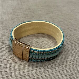 Elegant blue and white beaded Gold Bracelet - magnetic clasp